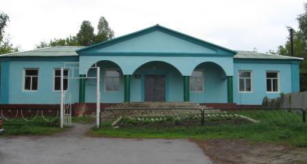 Старое здание дома культуры села Ладомировка